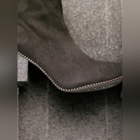 Kayleen By Los Angeles Elegant Suede Black Stiletto Ankle Boots with Gold Studs - Picture 5 of 6